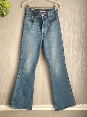 Levi’s Ribcage Flare Jean Womens 26x32 High Rise Button Fly Light Wash Flare Leg